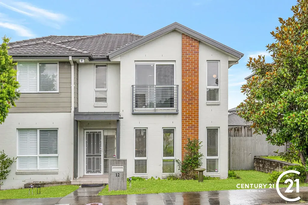 Modern Elegance in Middleton Grange