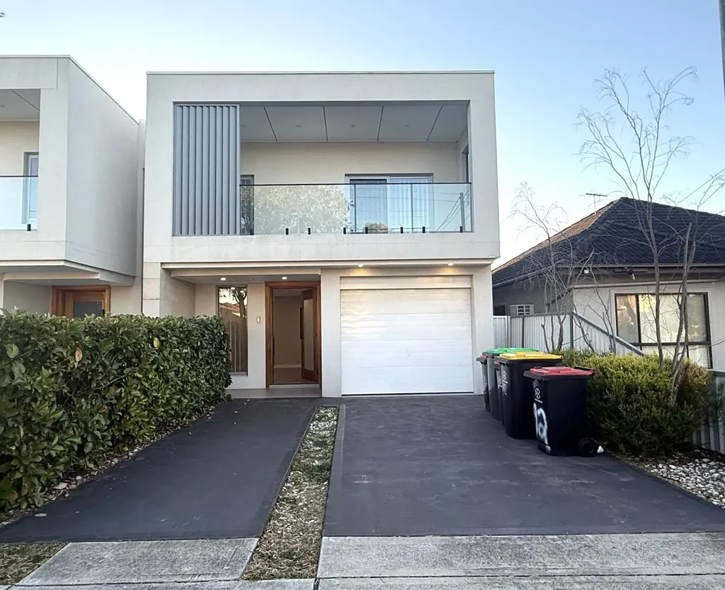 Near New Ultra Modern
