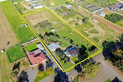 Lewiston 4침실 SOLID BRICK RESIDENCE SET ON A SPACIOUS 1.05Ha ALLOTMENT!