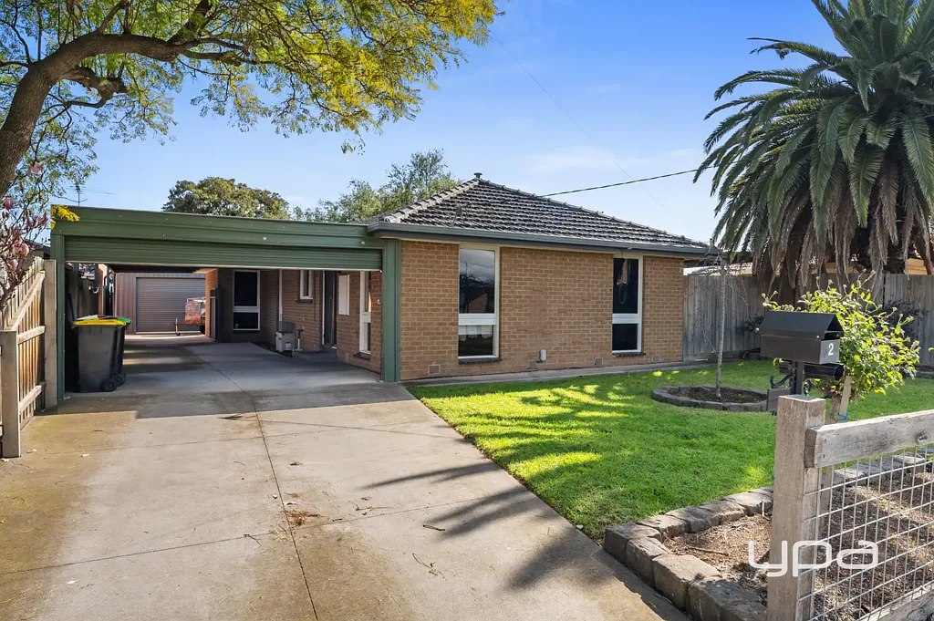 Comfortable, Convenient & Ready to Enjoy Family Home!
