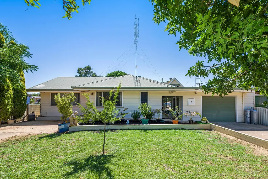 5 Kintore Street, Moora, WA 6510