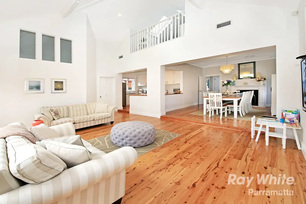AVAILABLE NOW | SPACIOUS 4-BEDROOM FAMILY HOME IN PRIME LOCATION | * 6 MONTH LEASE ONLY *