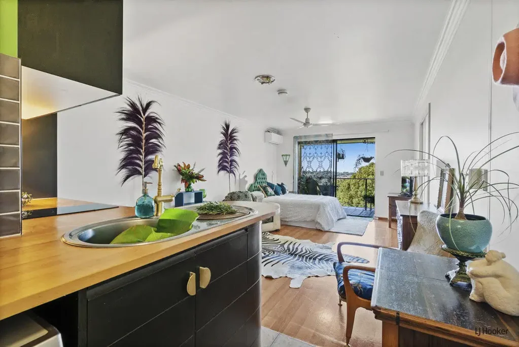 STYLISH STUDIO APARTMENT - AMAZING VIEWS!