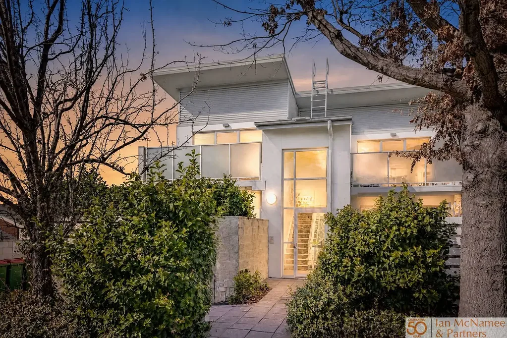 Queanbeyan 2Kwarto Top-Floor Living with Northern Sunshine in a Boutique Complex