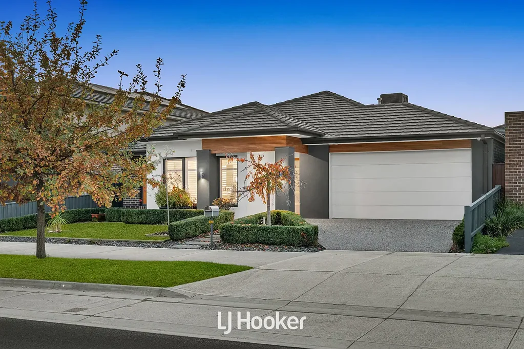 Berwick 4chambre Exceptional Family Living with Year-Round Entertaining in the Prestigious Alira Estate