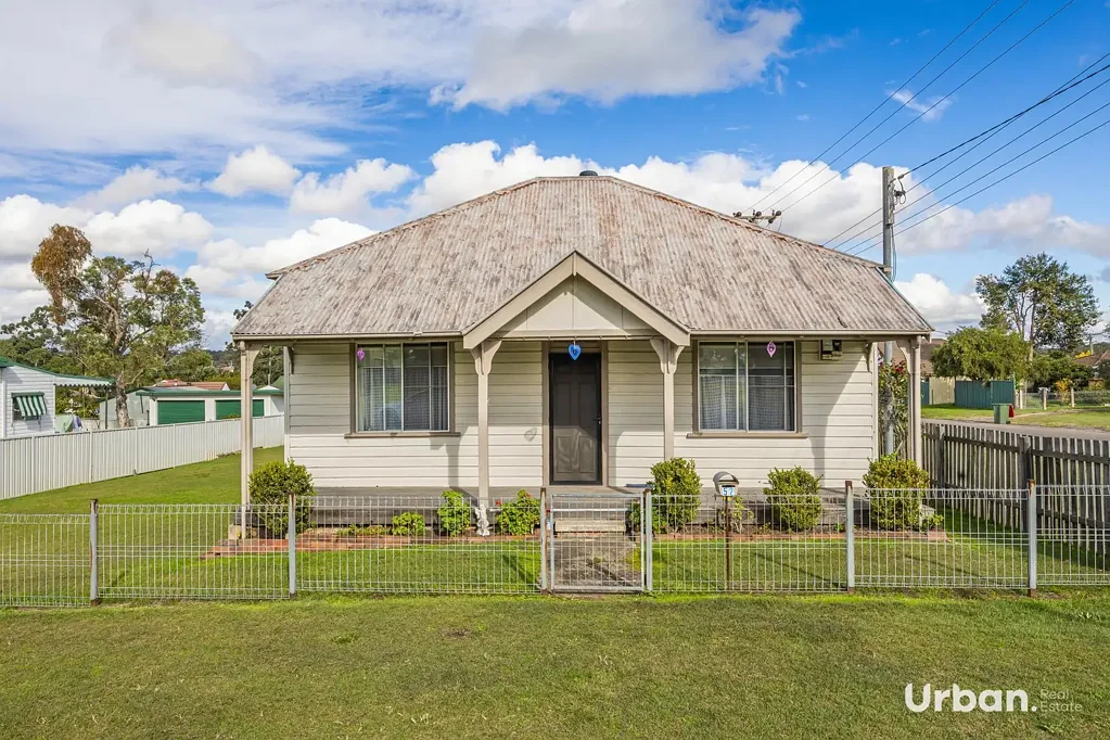 Charming Cottage with Space, Style & Convenience
