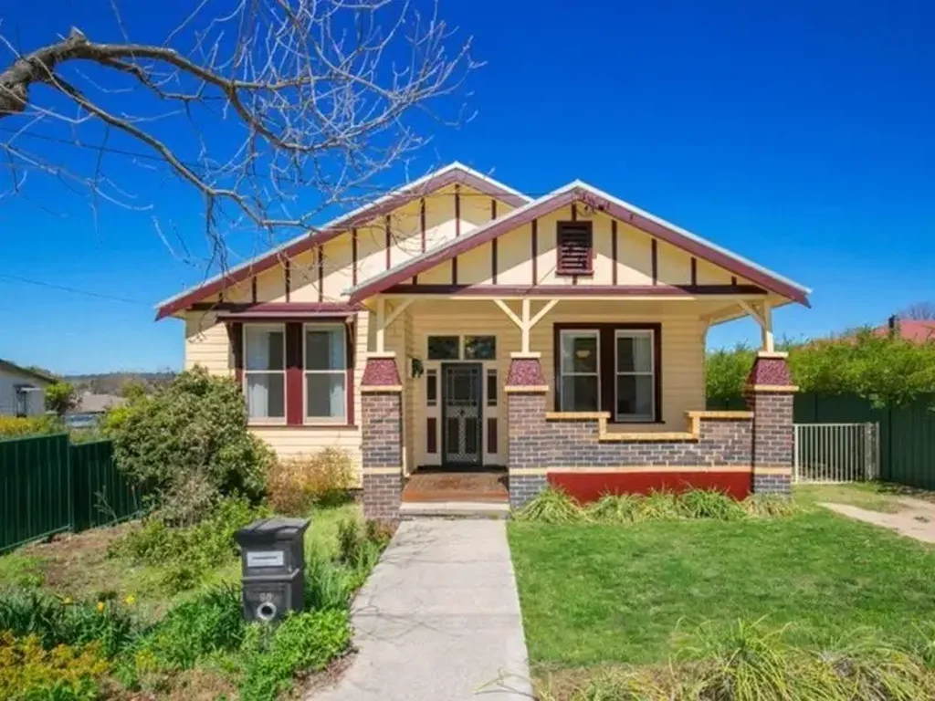 CHARMING AND SPACIOUS HOUSE CLOSE TO TOWN