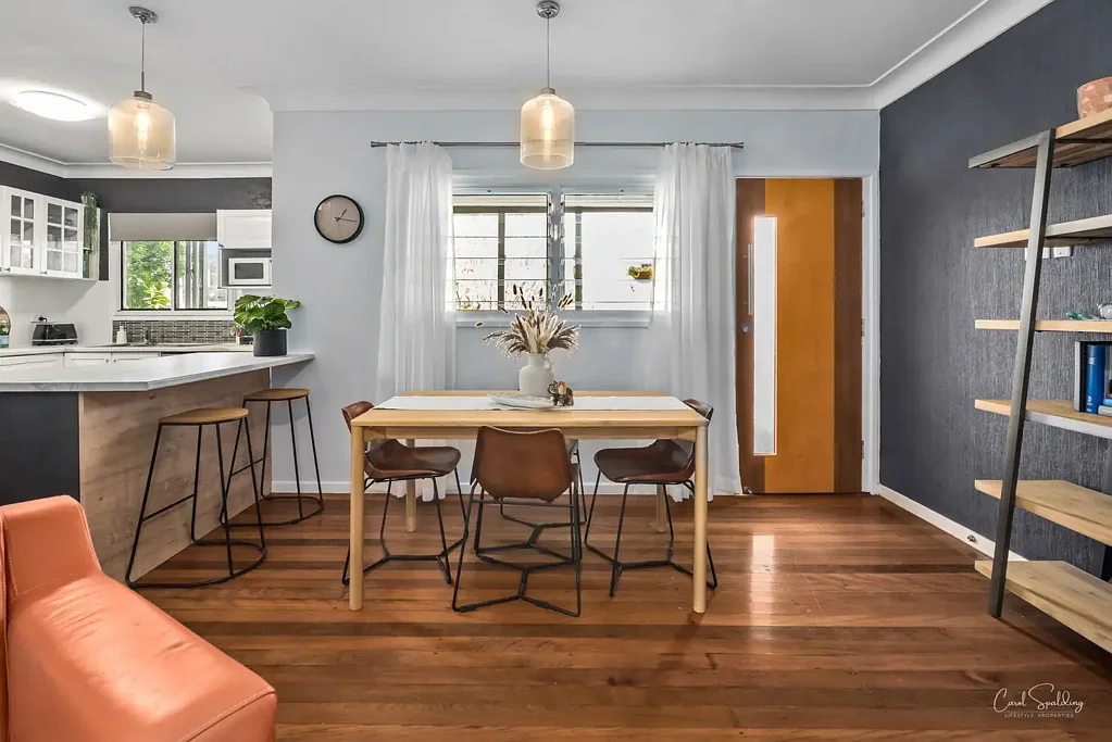 Carina 3房 Carina 中心迷人的单层住宅生活 Charming Lowset Living in the Heart of Carina