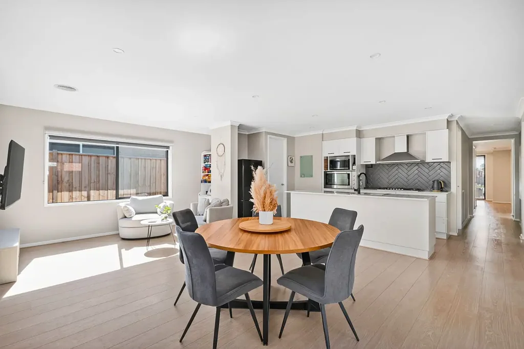 Armstrong Creek 3 Bedroom Light-Filled Abode in Peaceful Pocket!