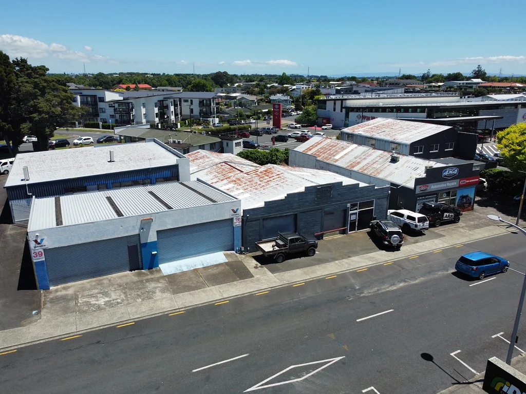 Papakura City Centre Retail/ Warehouse, or redevelop!