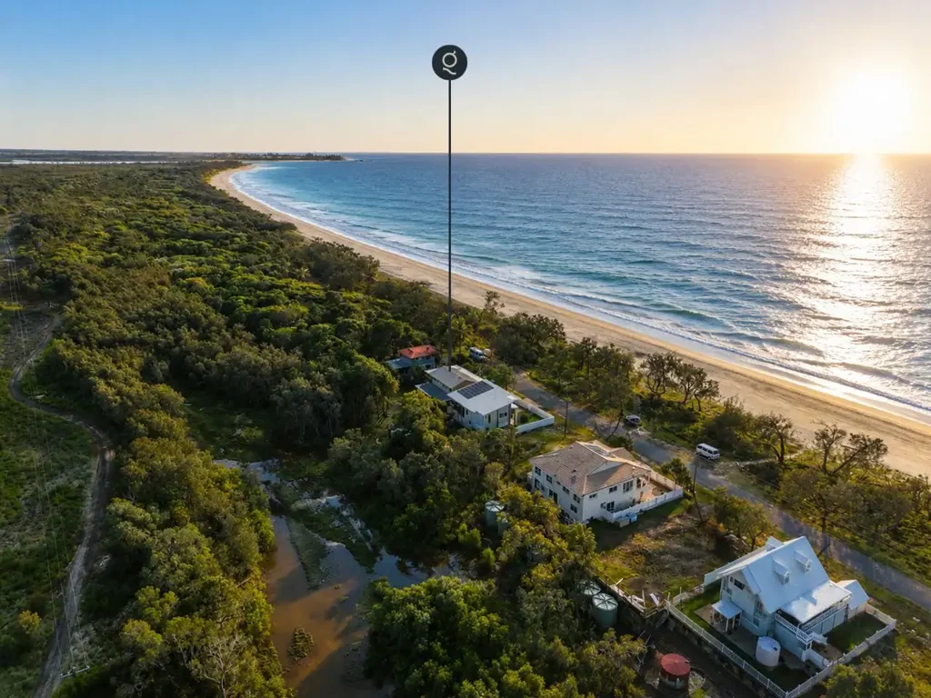 Coonarr 4房  Walk Out The Front Door and The Beach is Right There!