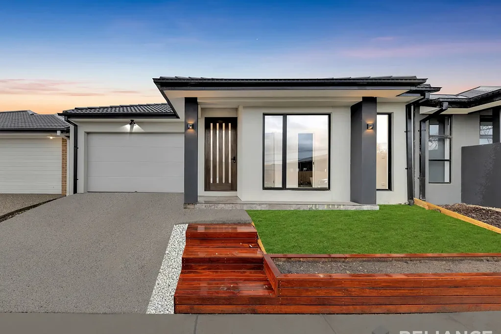 Sunbury 4બેડરૂમ Contemporary Luxury - Fully Upgraded & Move-In Ready