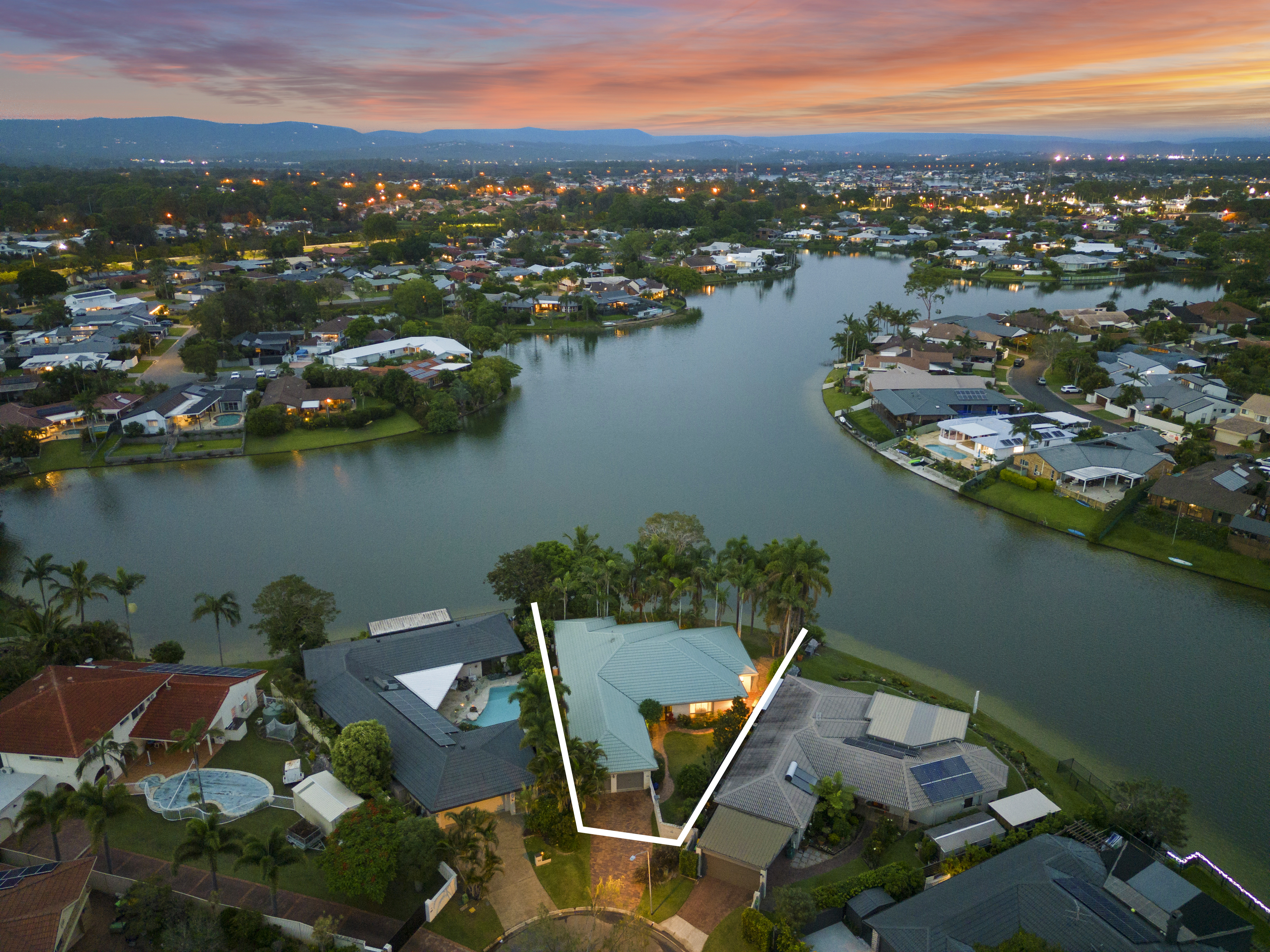 16 DELORAINE CT, MERMAID WATERS QLD 4218, 0 phòng ngủ, 0 phòng tắm, House