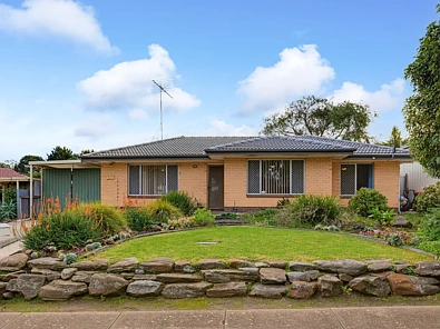Hackham 3Zimmer Light Filled Family Living with Outdoor Entertaining and Neat Rear Yard