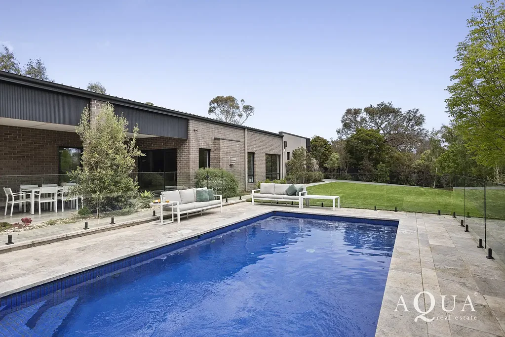 Mount Eliza 5ห้องนอน EXPRESSIONS OF INTEREST CLOSING TUESDAY 30 JUNE AT 12:00PM
