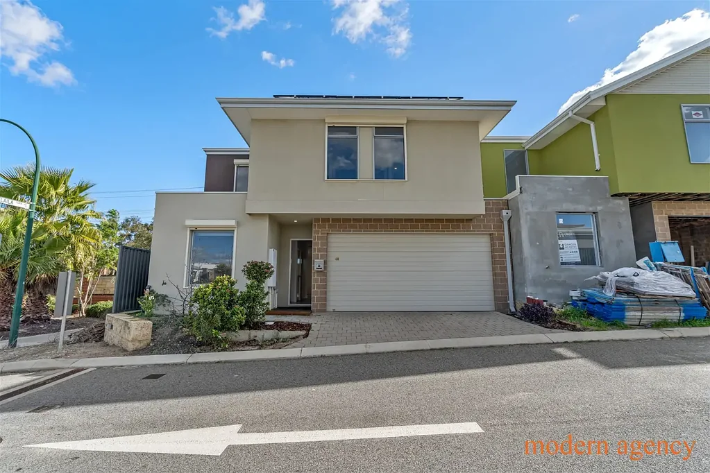 Madeley 3房  Charming Double-Storey Family Home Packed with Modern Comforts