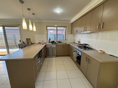 113 HENRY ROAD, Pakenham, VIC 3810, 3 chambres, 2 salles de bain, House