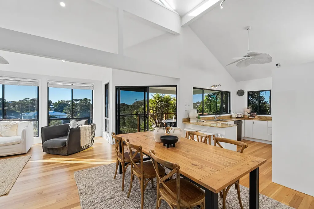 Wamberal 5ਬੈੱਡਰੂਮ Spacious coastal home with flexible dual occupancy potential
