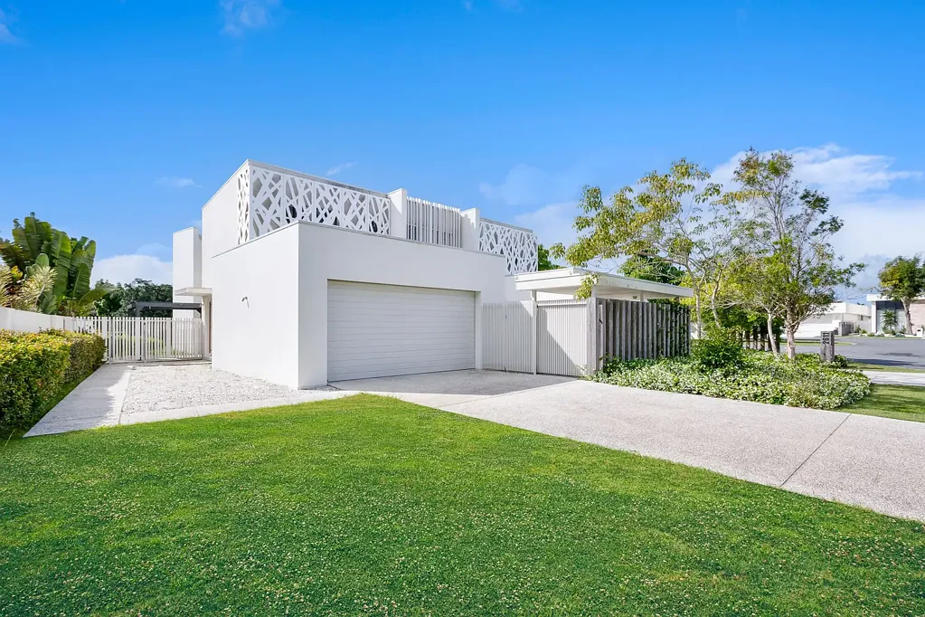 WATERFRONT HOME - LOCATED IN SANCTUARY COVE