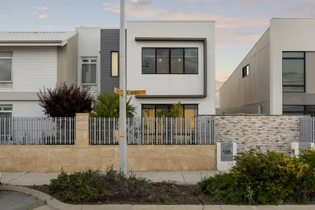 Golden Bay 2ਬੈੱਡਰੂਮ Why: Because coastal convenience meets urban design in this contemporary beachside abode