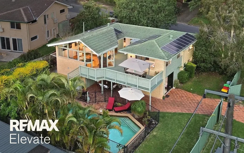 Tarragindi 4Phòng ngủ Spacious Family Living with Dual Occupancy Potential Opposite Toohey Forest
