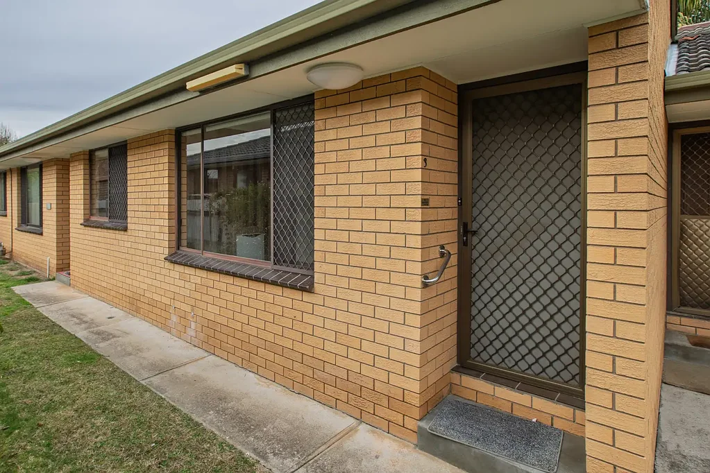 North Albury 2 Bedroom Low-Maintenance Living In A Convenient Location