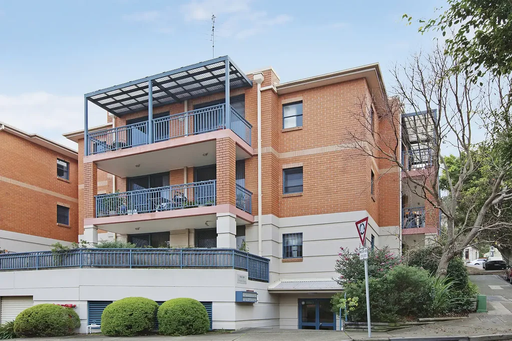 Spacious, well-kept two-bedroom apartment