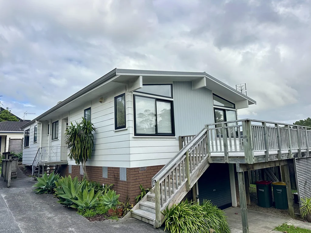 Spacious Family Living in the Heart of Sunnynook - Rangitoto Zone