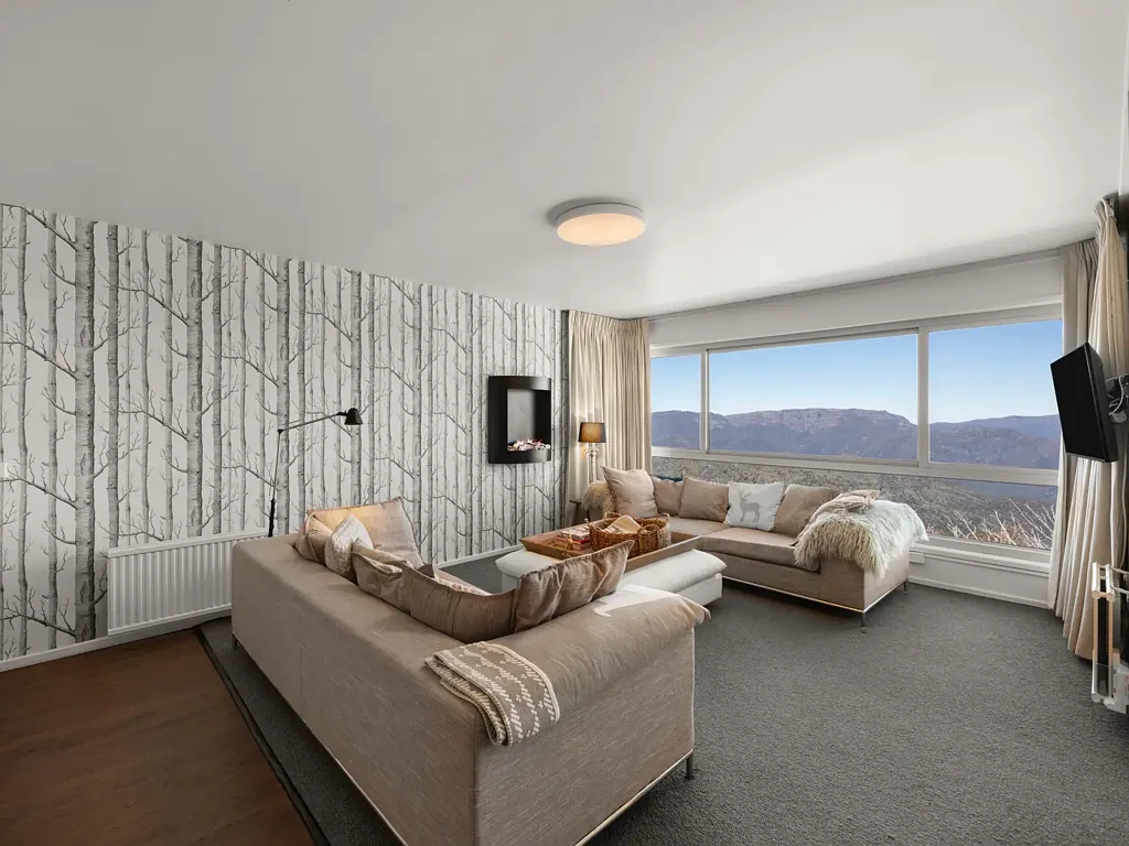 Mount Buller 3房  Exceptionally Renovated Moose Apartments - Buy One or Buy Both!