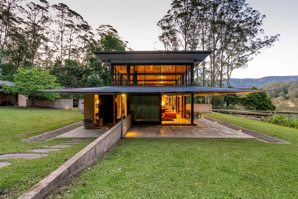 Kangaroo Valley  Bangalay, Upper Kangaroo River - 44.13ha of architecture, ecology & absolute privacy (Blacket Award 2006)