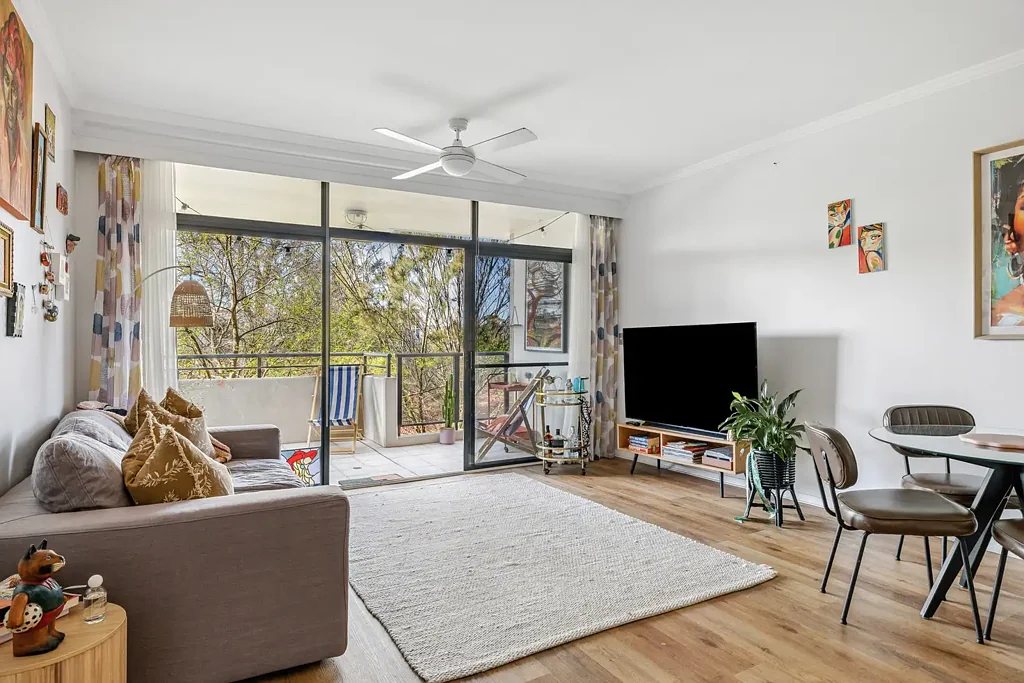 Chiswick 1ਬੈੱਡਰੂਮ Elevated home with treetop/rooftop views in Riviera