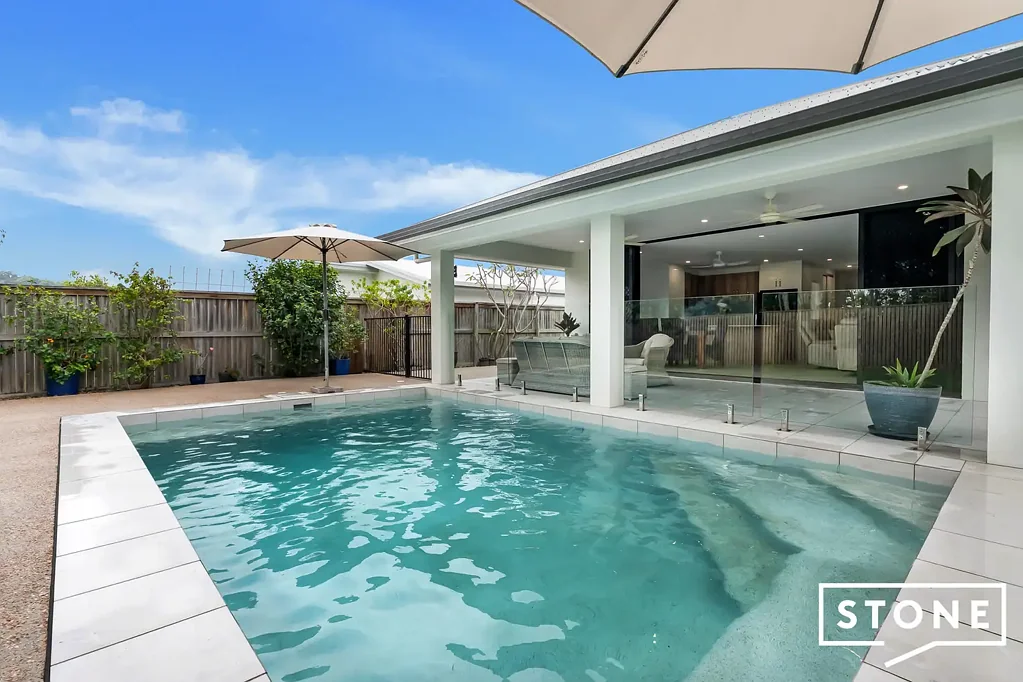 Trinity Beach 4 Slaapkamer Contemporary Family Living