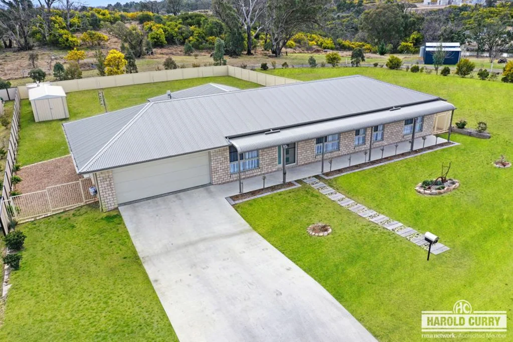 23 Parkes Drive, Tenterfield, NSW 2372