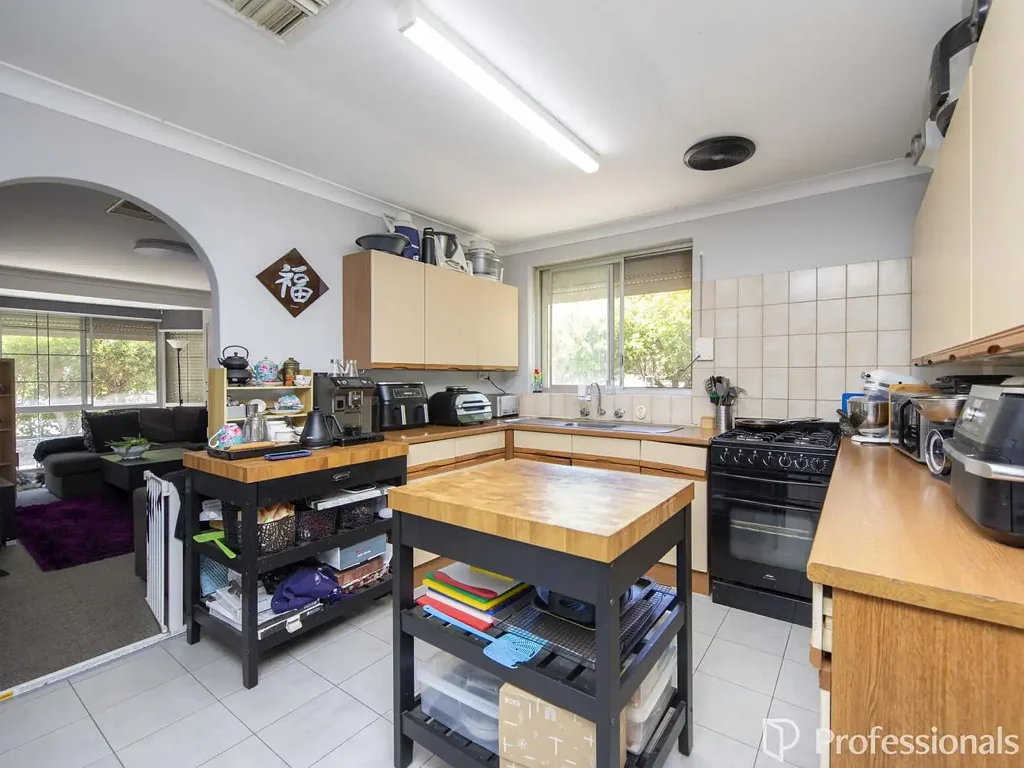 19 Wandoo Road, Forrestfield, WA 6058