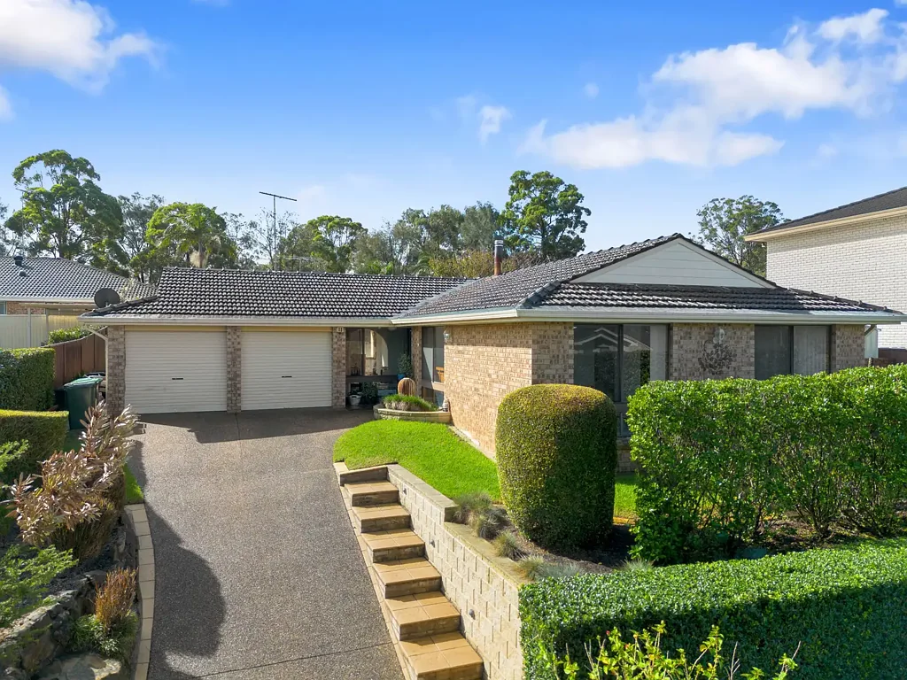 60 Barnes Crescent, Menai, NSW 2234