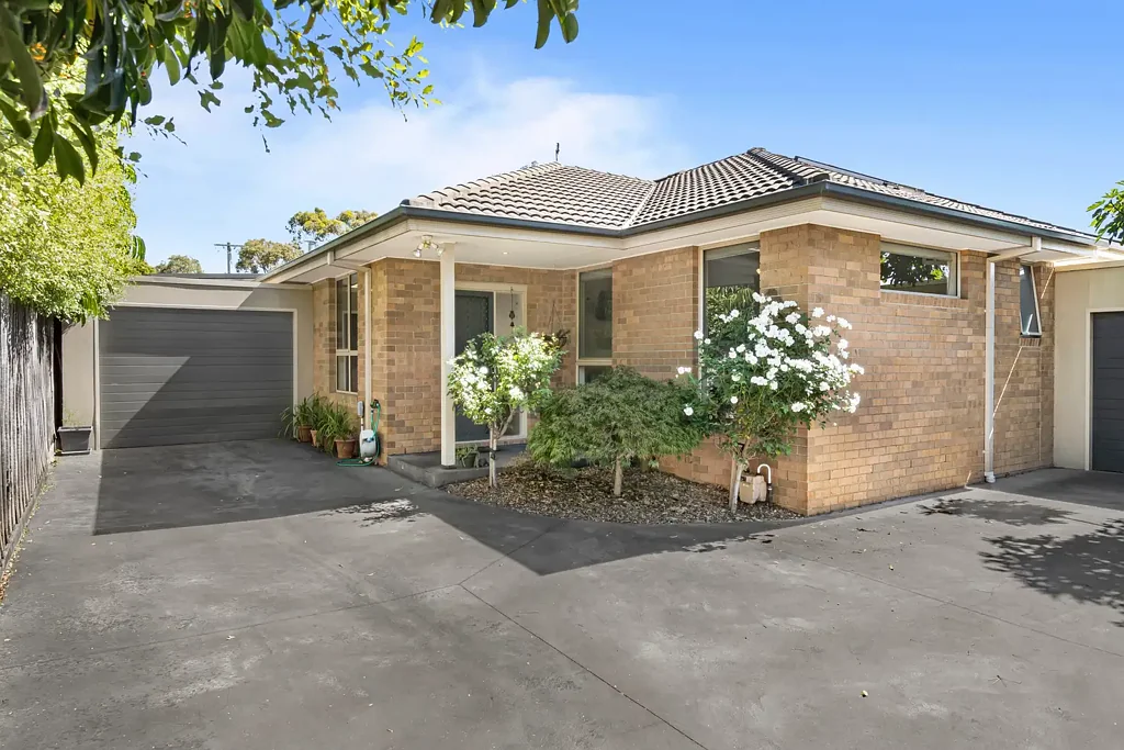 2/10 Litchfield Avenue, Ferntree Gully, VIC 3156