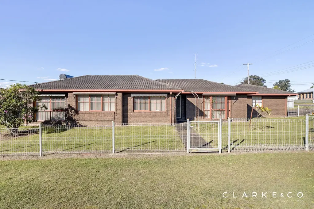 Pelaw Main 3房  A CORNER BLOCK PACKED WITH POTENTIAL!