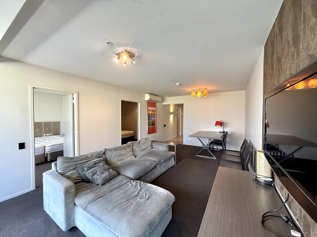 Spacious 2 bedrooms Furnished Apartment