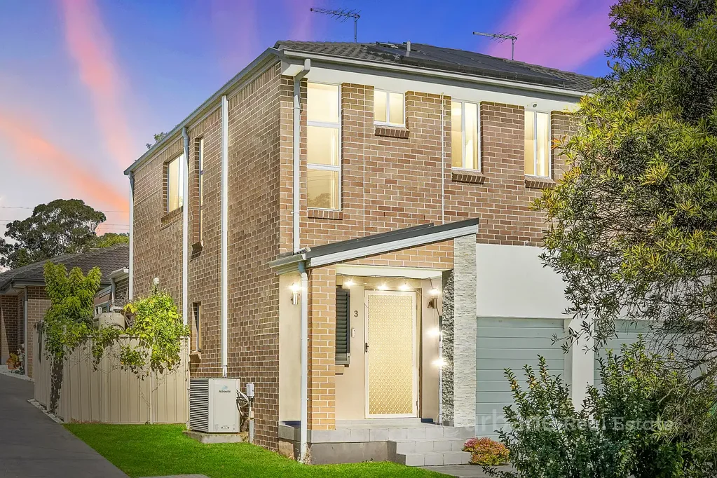 Blacktown 3房 3卧带套间 临街朝北 现代厨房储物足 热门学区近公园 社区仅8户低物业 North Aspect Home + Large Sunroom + Close to all Amenities !!