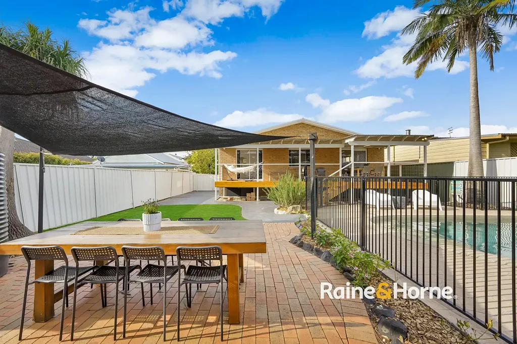 11 Boongala Avenue, Empire Bay, NSW 2257