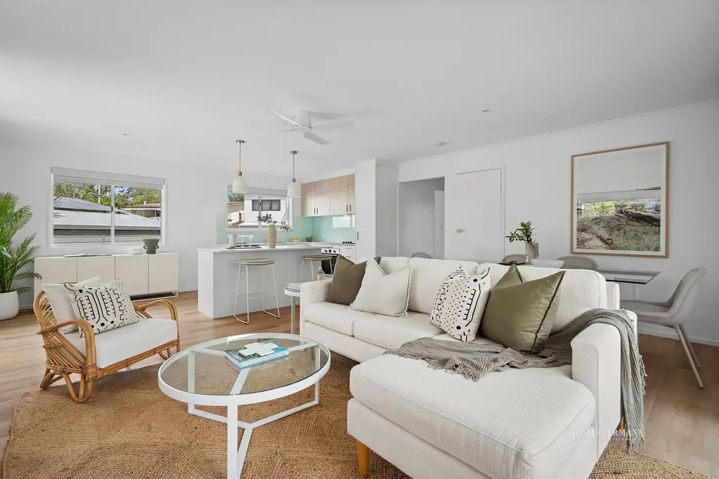 Noosaville 4部屋 Beautifully Renovated Home With Dual Living ideal as a downsizer or outstanding investment opportunity