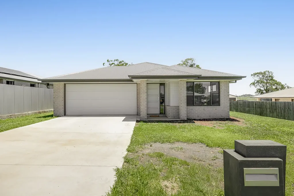 Oakey 4房  Stylish, Spacious and Set for Easy Living