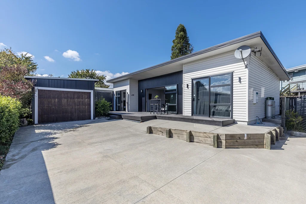 Lake Taupo 3બેડરૂમ Freehold Modern Living, Sun-Soaked & Smart