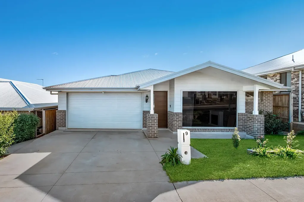 9 Gloaming Street, Menangle Park, NSW 2563