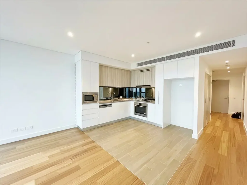 2 Bedroom Apartment Panoramic Uninterrupted River ViewsUpgrade hardwood flooring and marble bathroom walls