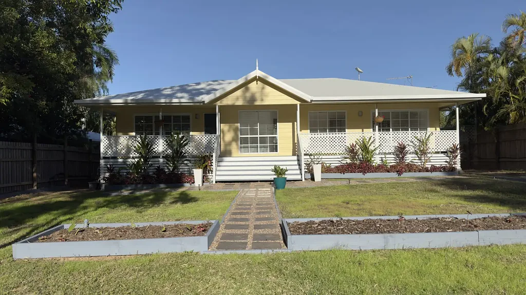Nelly Bay 3ห้องนอน Island Living on 1/4 Acre