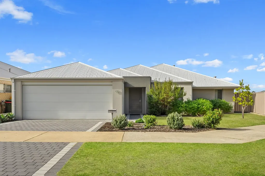 Baldivis 4 Bedroom Exciting opportunity for a Family Home on Large Corner Block