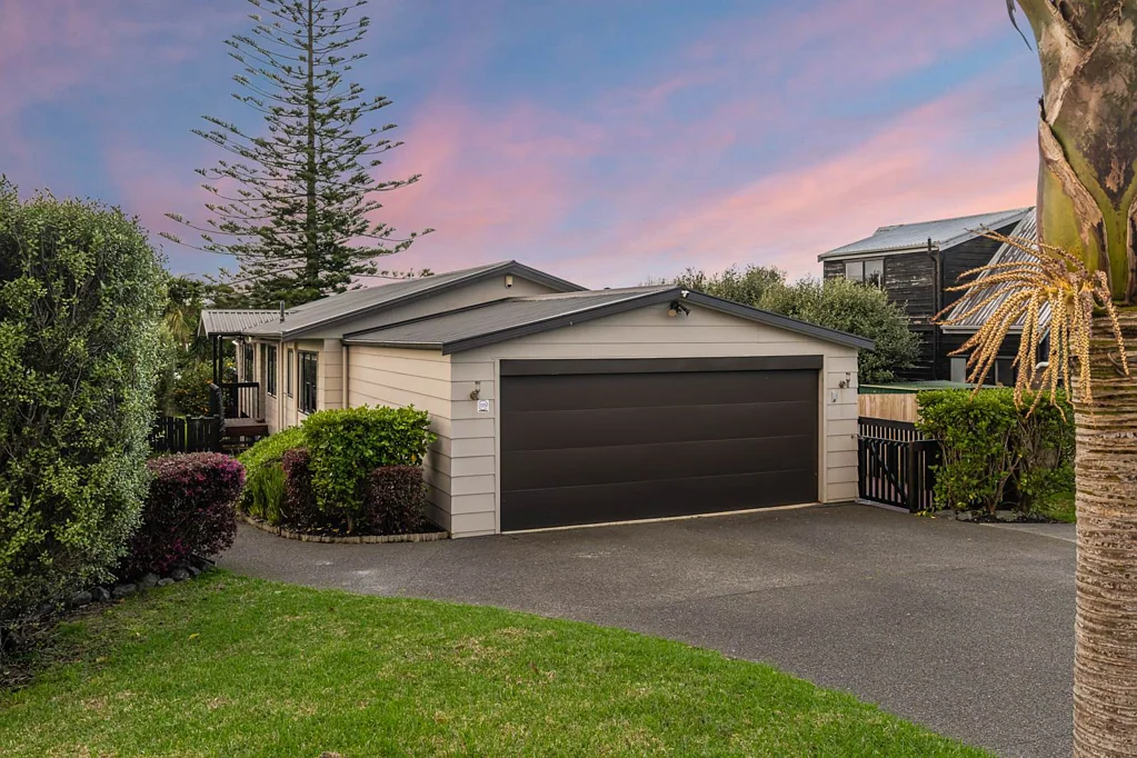 32 Holiday Road, Stanmore Bay, Rodney, Auckland