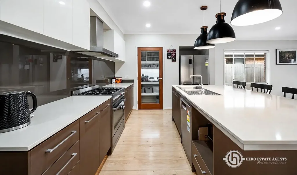 Warner 4ห้องนอน Spacious Family Living with Premium Features, Large Alfresco & Room for a Pool in Prime Warner