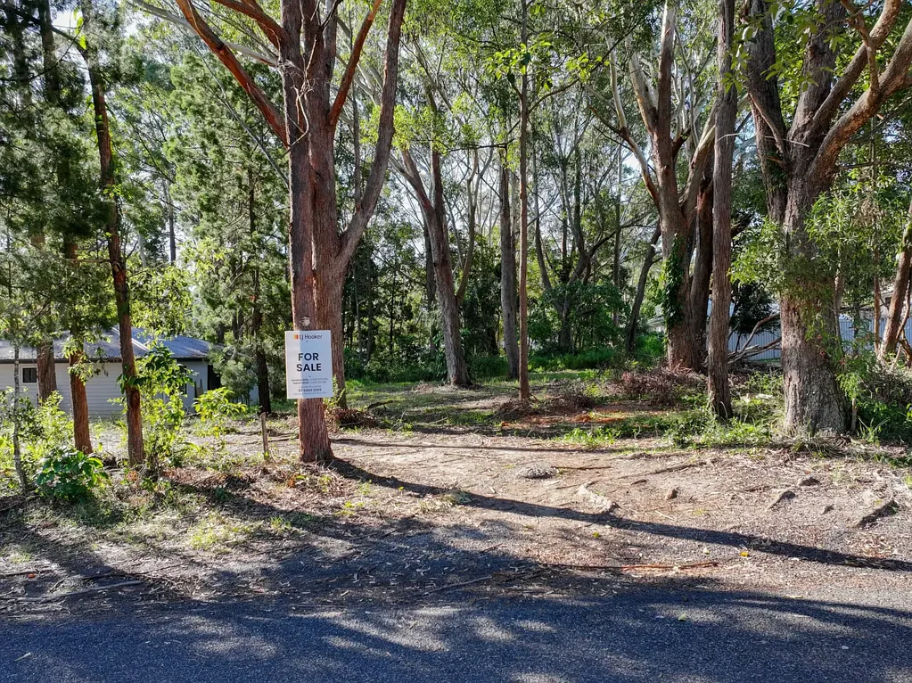 Russell Island Prime Opportunity in a Tidy, Well-Established Street